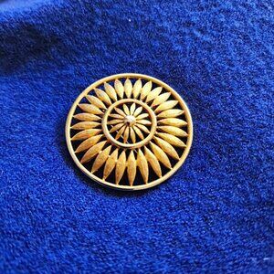Vintage Gold-toned Daisy Brooch